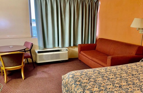 Lima Hotel | Red Carpet Inn & Suites Lima