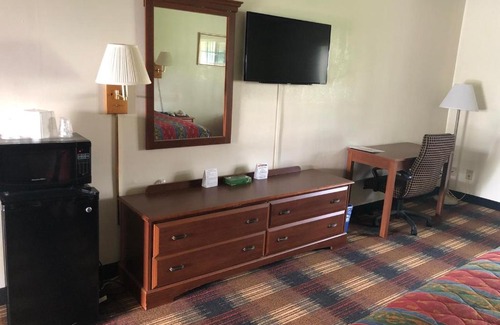 North Syracuse Hotel | Red Carpet Inn Syracuse Airport