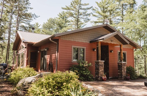 Tomahawk House | Red Cloud Point Retreat - Luxe Peninsula Escape on Lake Mohawksin