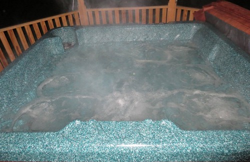 Mendon Apartment | Red Clover Inn Romantic King Suite near Killington