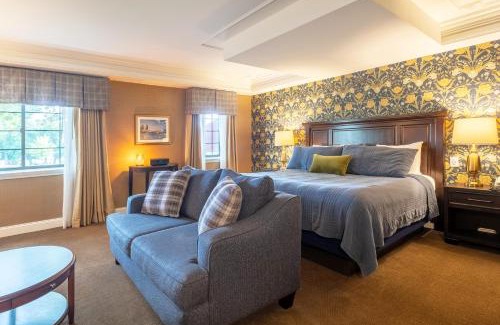 Downtown Niagara Falls Hotel | Red Coach Inn