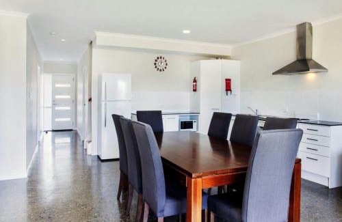 Melville Apartment | Red Door Retreat