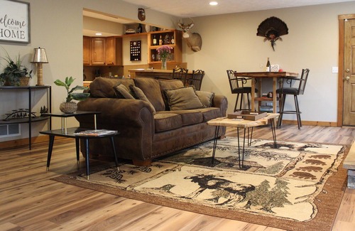 Solon Township House | 🌲Red Flannel Suite - Kid & 🐾 Friendly w/ Patio & 🔥 Pit!