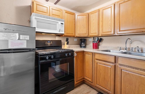 The Village Cottage | Red Fox Sudio Pet Friendly Convenient Location