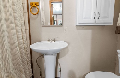The Village Cottage | Red Fox Sudio Pet Friendly Convenient Location
