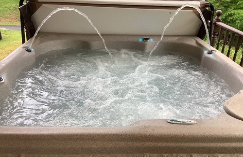 Windham House | Red Fox T.H. & Spa hot tub - mini golf tee off & outside living room & firepit