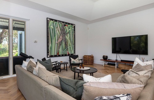 Red Hill House | Red Hill Country Charm with Pool and Spa