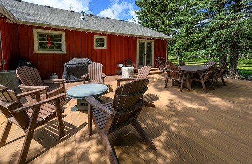 Livingston House | Red House Homestead · Picturesque Paradise Valley Home near town & river