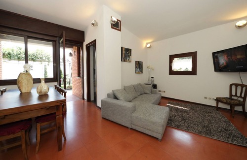 Vignola House | Red House - Lake view