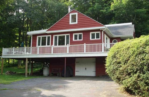 Shandaken House | Red House on the Hill- A Modern Catskills Getaway with Hot Tub