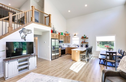 Red Lodge Cabin | Red Lodge Retreat w/Creek Access + Fire Pit!