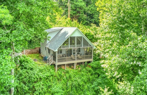 Mountain Springs Cabin | Red Maple Lookout- A Hidden Gem with Private Mountain Views!