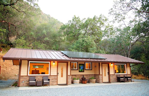 Three Rivers House | Red Mountain Suite 1 mile to Sequoia Natl Park!