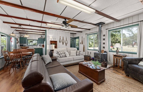 Fredericksburg House | Red Oak Cabin | Newly Renovated | Great Views