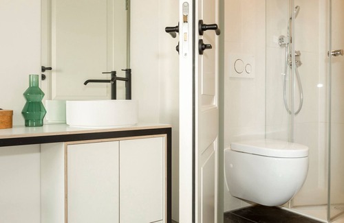 Burgwallen Nieuwe Zijde Bed & Breakfast | Red Ox - Super Central Canal View Rooms