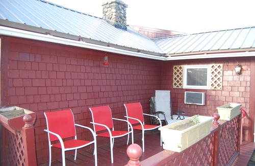 Twin Mountain Cottage | Red Retreat at Mt. Washington with NEW 4 person Jacuzzi
