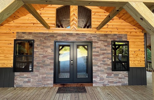 Campton Cabin | Red River Gorge, Wi-Fi, hot tub, fire pit, Natural Bridge, cabin, and private.