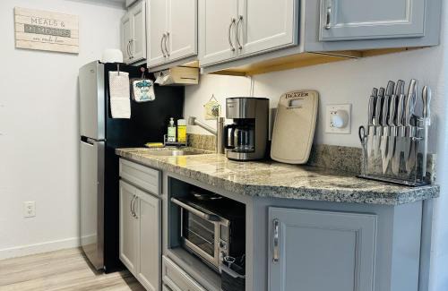 West Sedona House | Red Rock Escape - Cozy King Bed Studio & Gardens, Trails, Views, Red Rock Pass