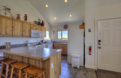 Moab South Valley House | Red Rock & Mountain Views, All the Comforts of Home, Community Pool & Hot Tub