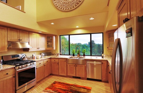 West Sedona House | Red Rock Views! Open, Secluded airy Zen retreat; Up to 50% off summer