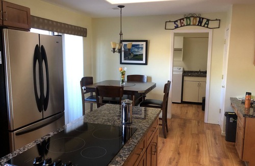 Oak Creek House | Red rocks view on golf course.🐾Pet friendly. Discounts winter available