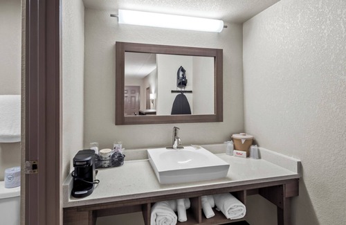 Bryant Pattengill East Hotel | Red Roof Inn Ann Arbor - U of Michigan South