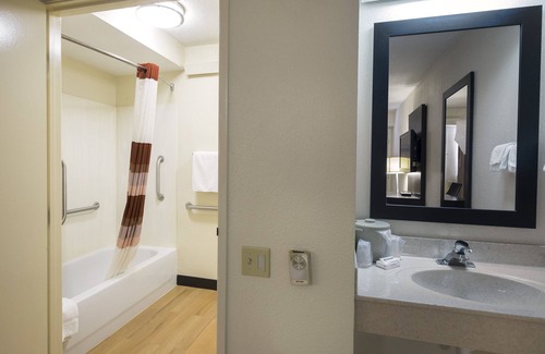 Benton Harbor Hotel | Red Roof Inn Benton Harbor - St Joseph