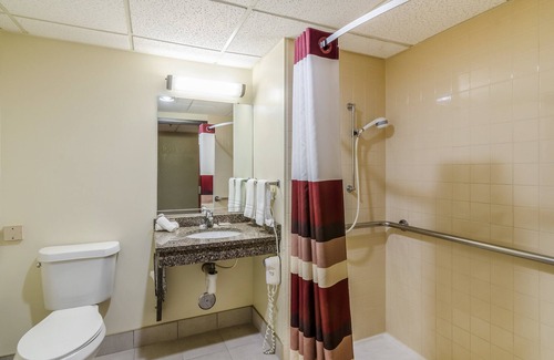 Wichita Hotel | Red Roof Inn & Conference Center Wichita Airport