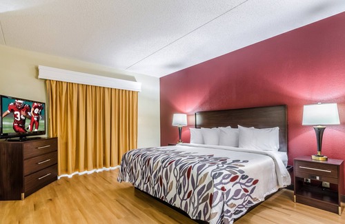 Wichita Hotel | Red Roof Inn & Conference Center Wichita Airport