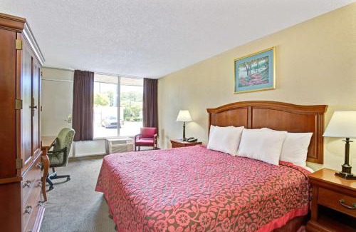 Coliseum Central Hotel | Red Roof Inn Hampton