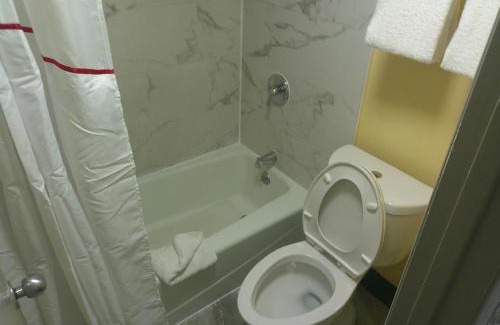 Coliseum Central Hotel | Red Roof Inn Hampton
