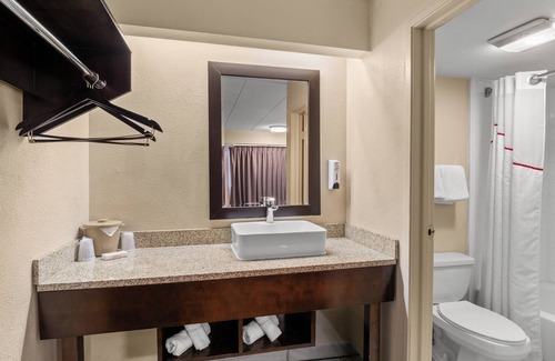 Lansing Hotel | Red Roof Inn Lansing East – MSU