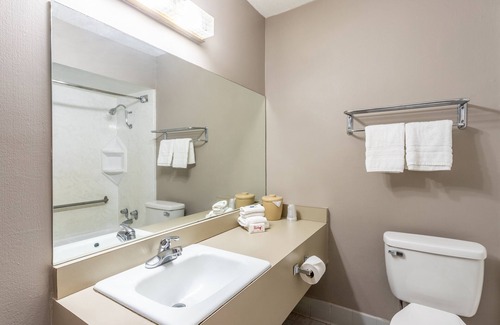 Meridian Hotel | Red Roof Inn Meridian