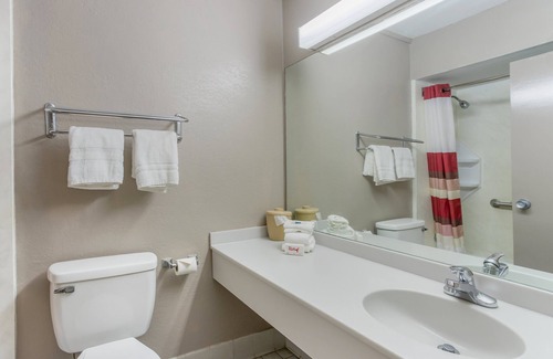 Meridian Hotel | Red Roof Inn Meridian