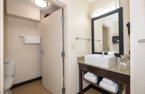 Southpoint Hotel | Red Roof Inn PLUS+ Jacksonville - Southpoint
