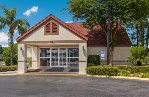 Dock Junction Hotel | Red Roof Inn & Suites Brunswick I-95