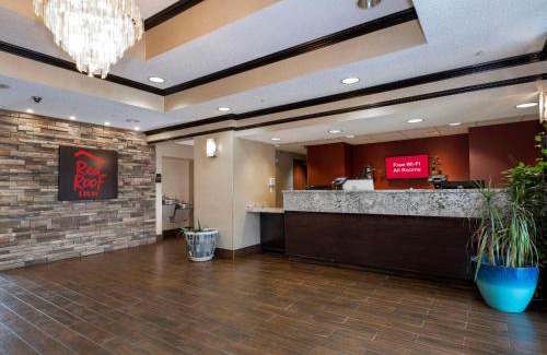 Dover Hotel | Red Roof Inn & Suites Dover Downtown