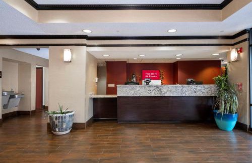 Dover Hotel | Red Roof Inn & Suites Dover Downtown