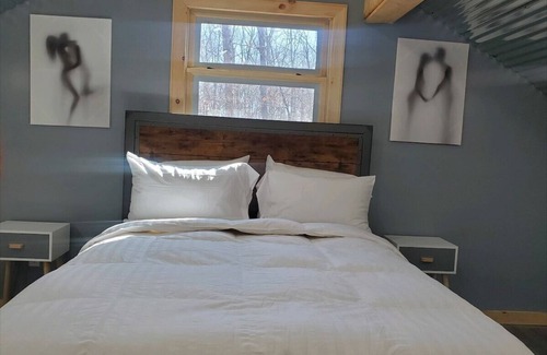 Dunlap Cabin | Red Room Cabin ~ The Treehouse Dungeon for Couples