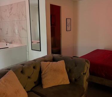 Fleury-Merogis Apartment | Red Room