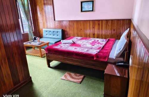 Darjeeling Hotel | Red rose MOUNTAIN INN