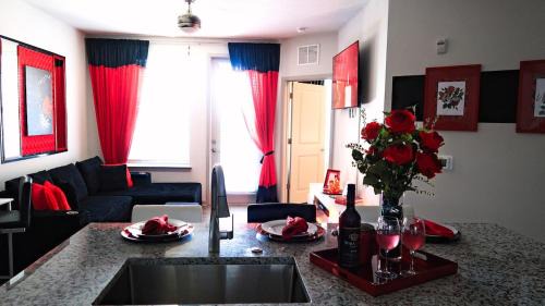 Southside Apartment | Red Rose Serenity 1BD Lux King - Southeast Jax