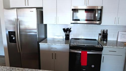 Southside Apartment | Red Rose Serenity 1BD Lux King - Southeast Jax