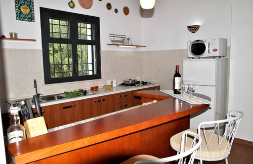 Itri House | RED ROSES ground floor flat in villa