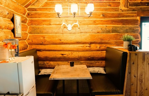 Pincher Creek Cabin | Red's Cabin- Your cosy farm getaway 5 minutes from Pincher Creek