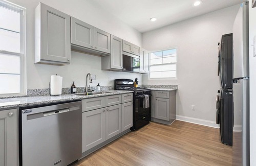 Historic Downtown Baton Rouge Apartment | Red Stick Proud - 1BR Apartment, 2nd Floor