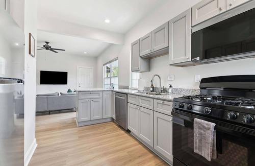 Historic Downtown Baton Rouge Apartment | Red Stick Proud - 1BR Apartment, 2nd Floor