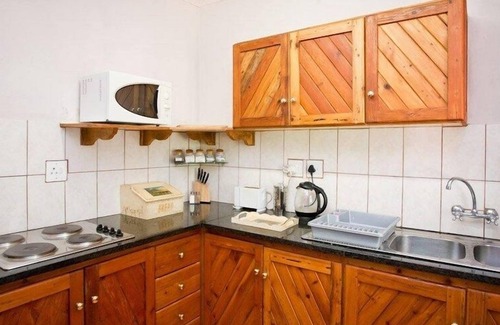 Oudtshoorn Cottage | Red Stone Hills