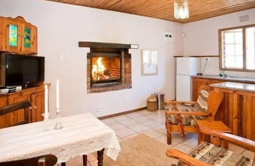 Oudtshoorn Cottage | Red Stone Hills