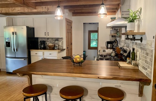 Swannanoa Cabin | Red Stone Retreat-10 Min to Asheville, Game Room, Firepit, Quiet and Secluded